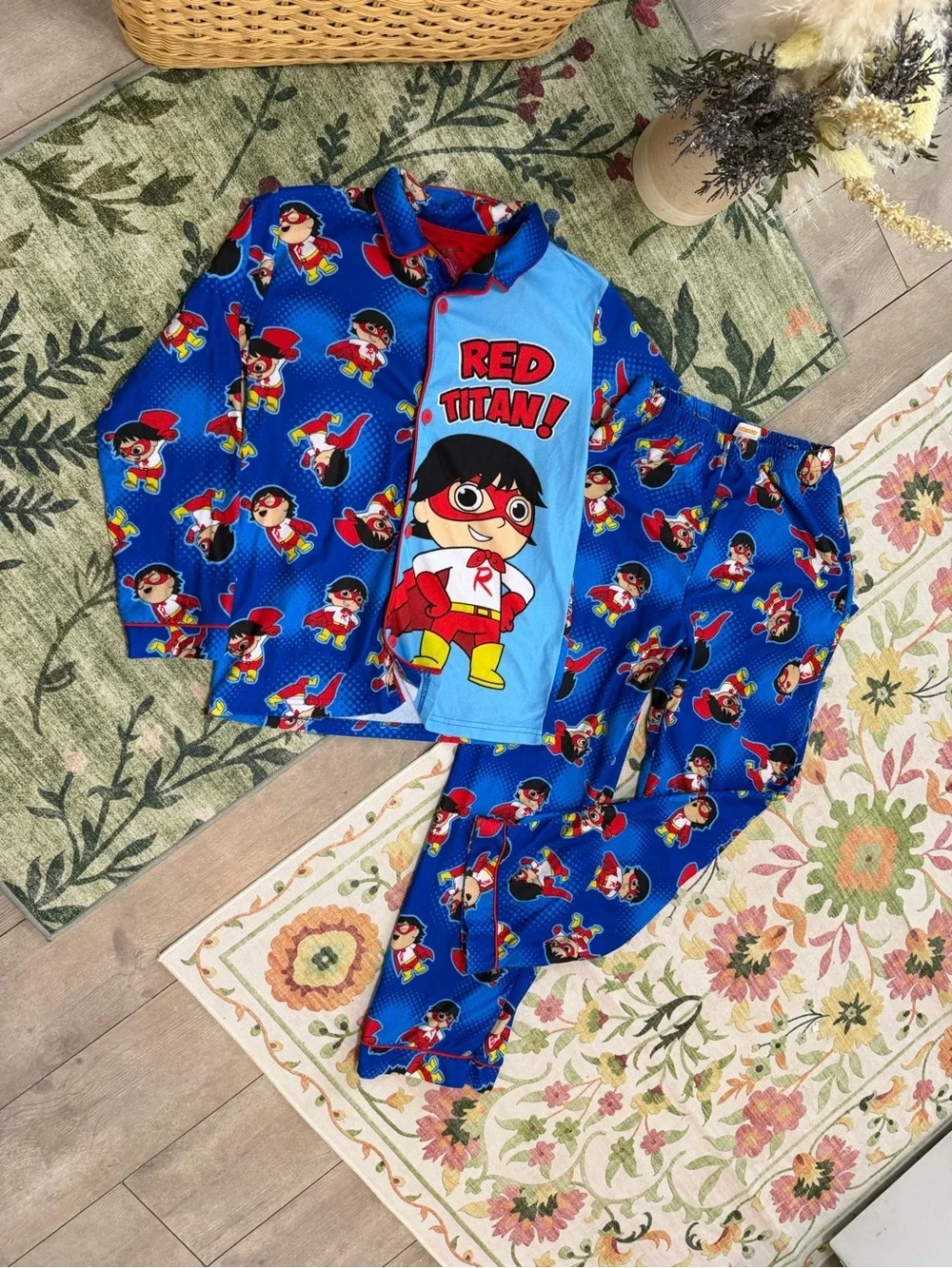 Ryan’s World Boys Two Piece Pajamas Set Size Large Long Sleeve Button Up & Pants